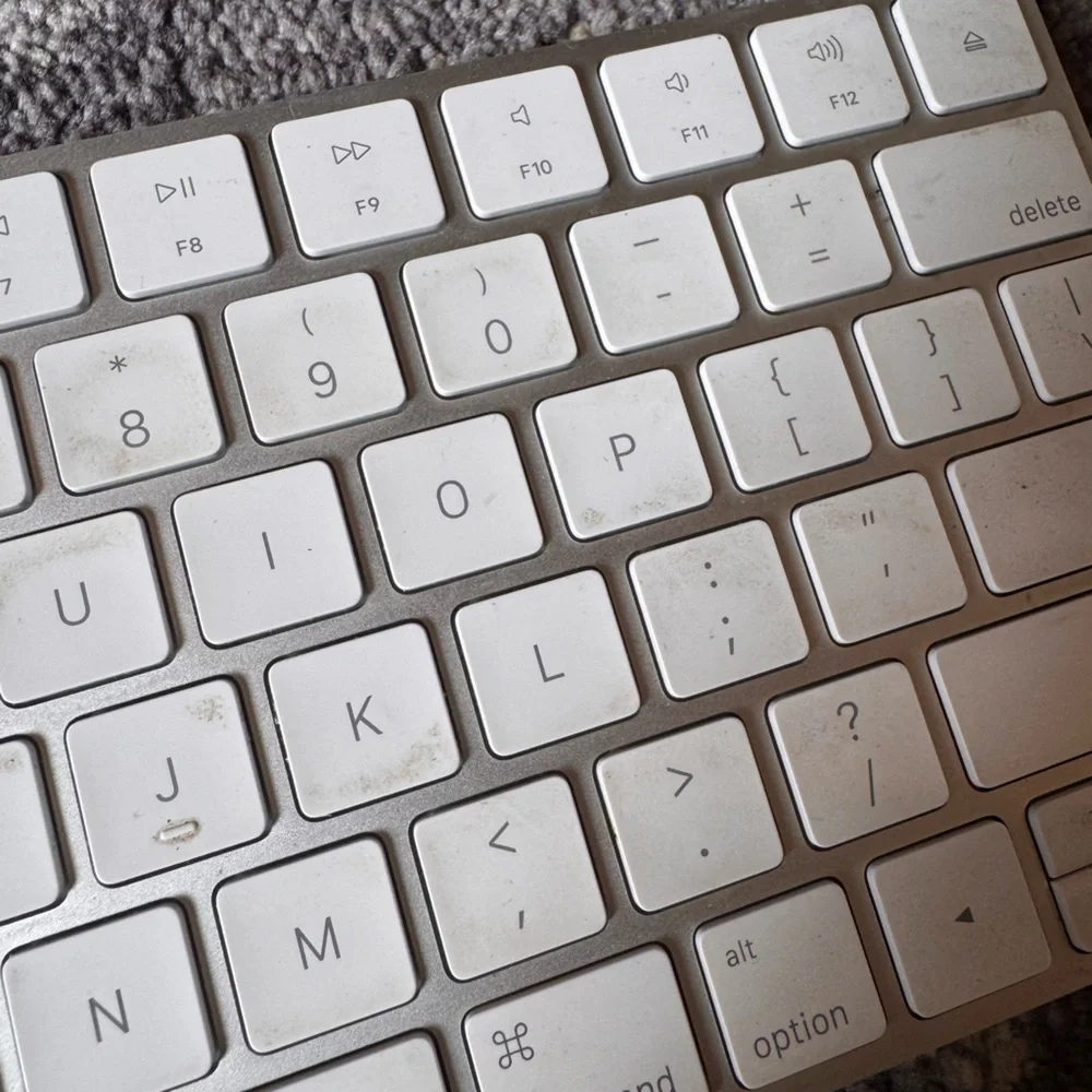 Apple White Wireless Keyboard USB C Bluetooth